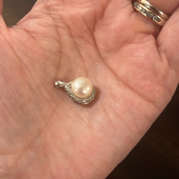 Sterling silver diamond pearl pendent - Picture 5 of 6